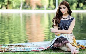 Alizeh Shah - traditionally beautiful Pakistani actress